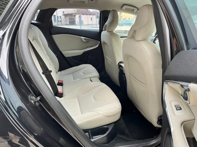 VOLVO V40 D3 Geartronic Momentum