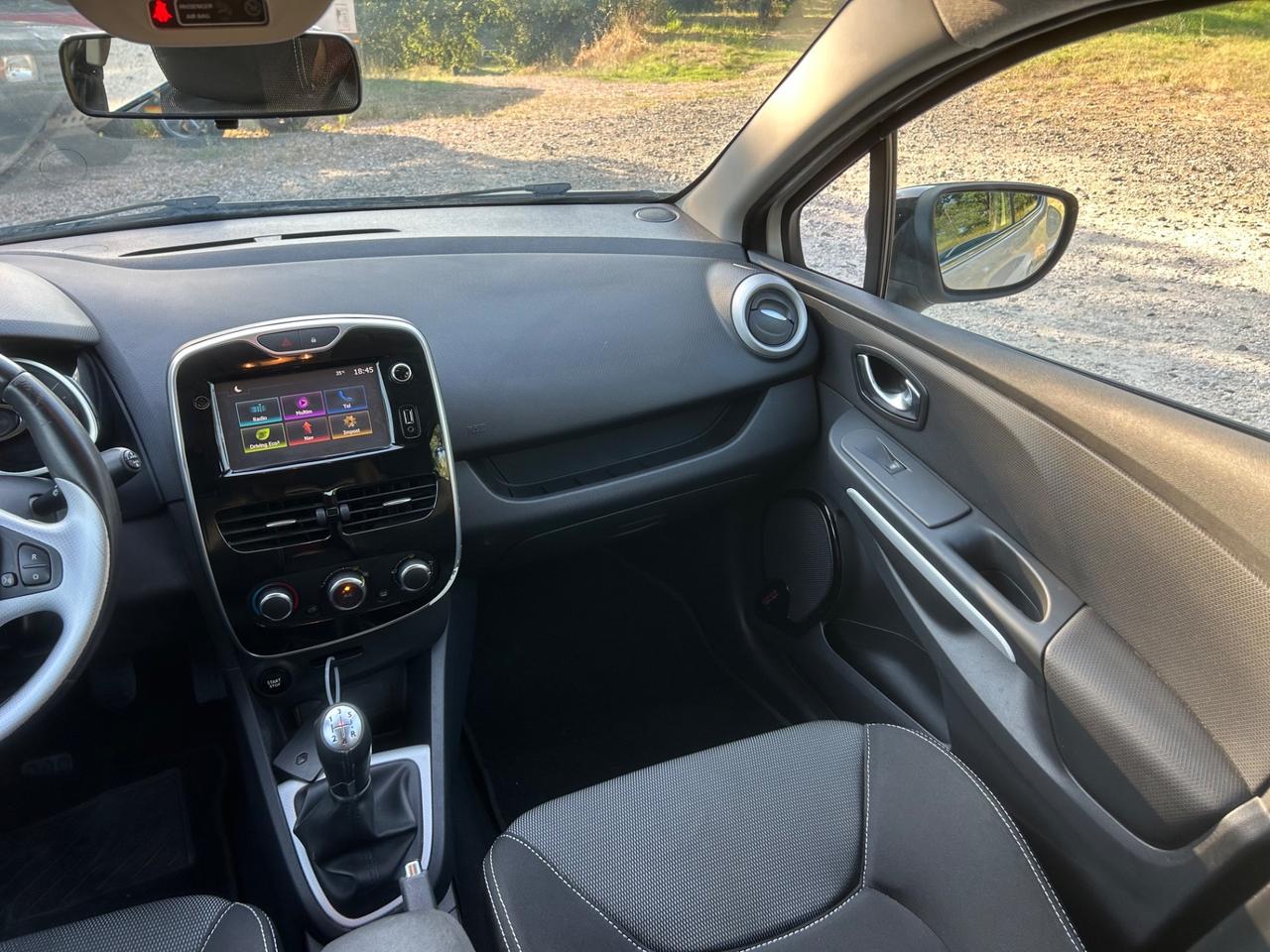 Renault Clio 1.2 75CV 5 porte Intens rate permute neopatentati