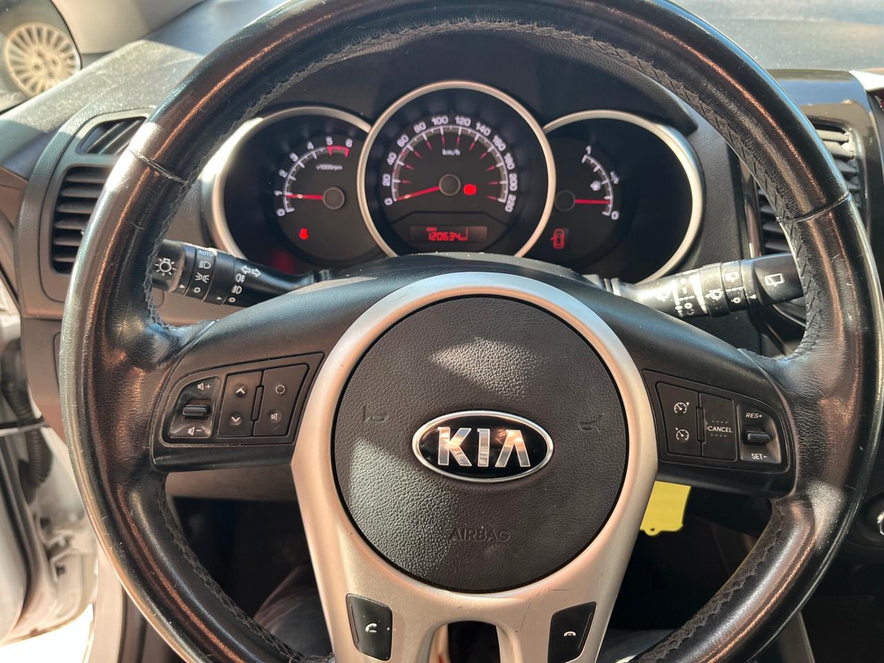 Kia Venga 1.4CRDi90CV full tetto navi retro-15