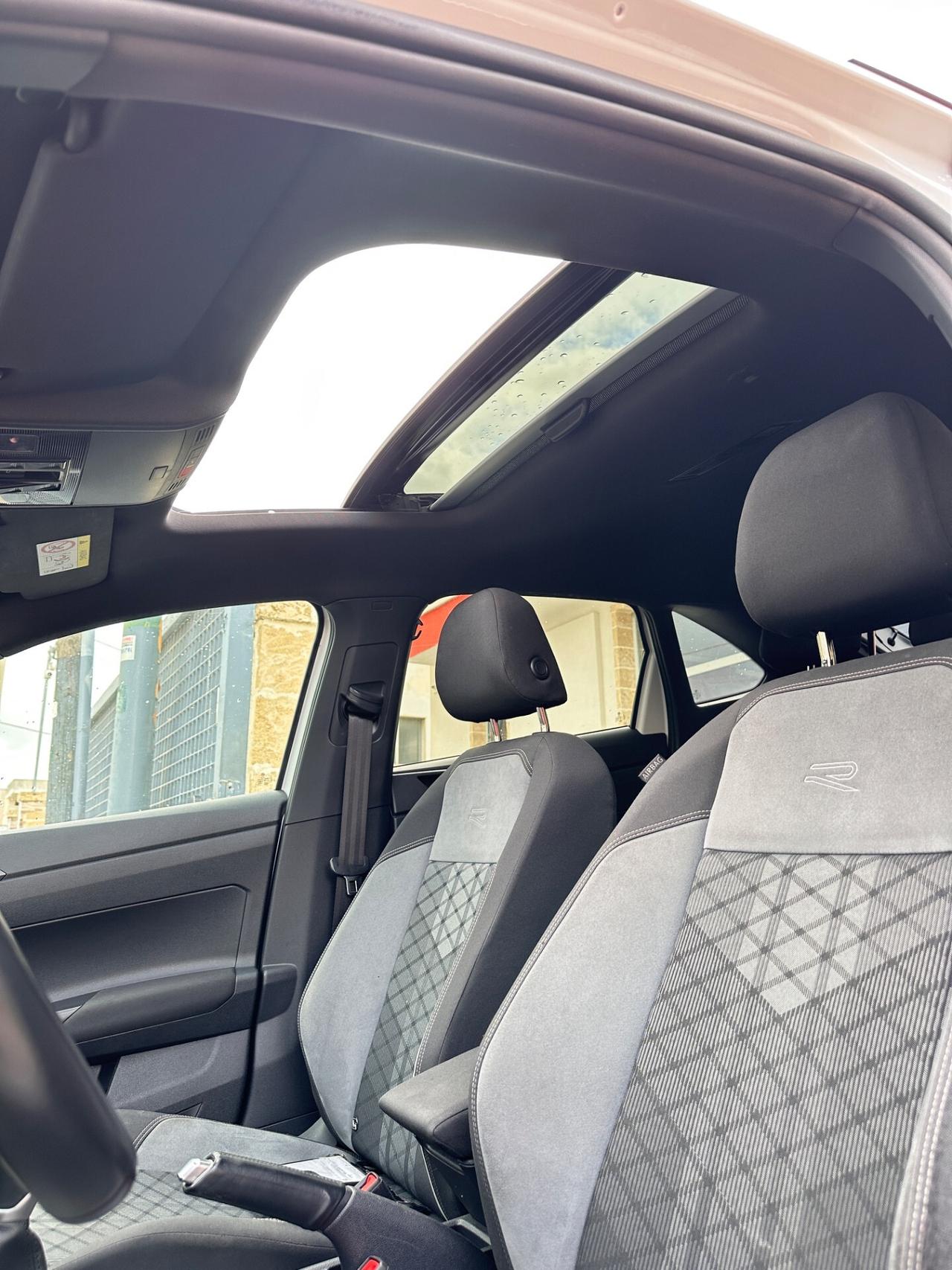 Volkswagen Taigo 1.0 TSI 110 CV R-Line- 10/2022 TETTO/LED