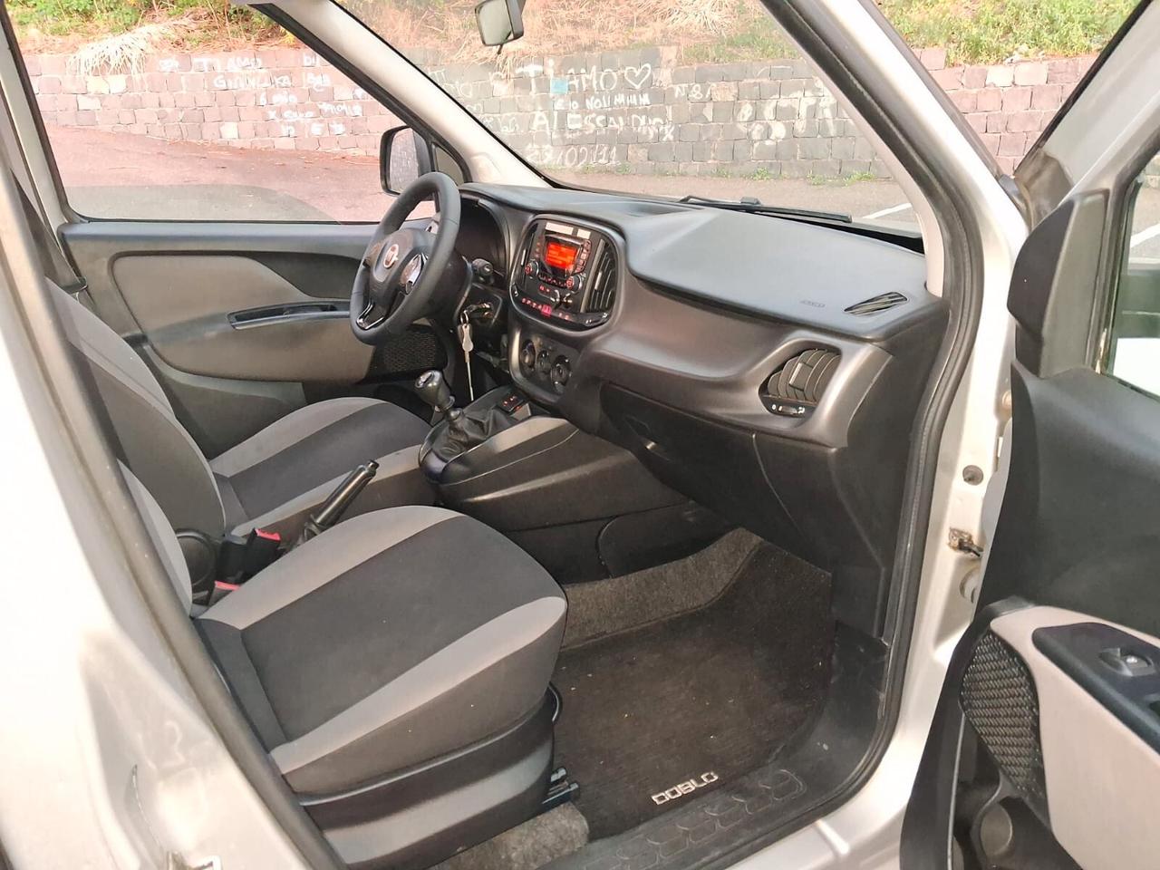 Fiat Doblo Con rampa manuale trasporto disabili in carrozzina