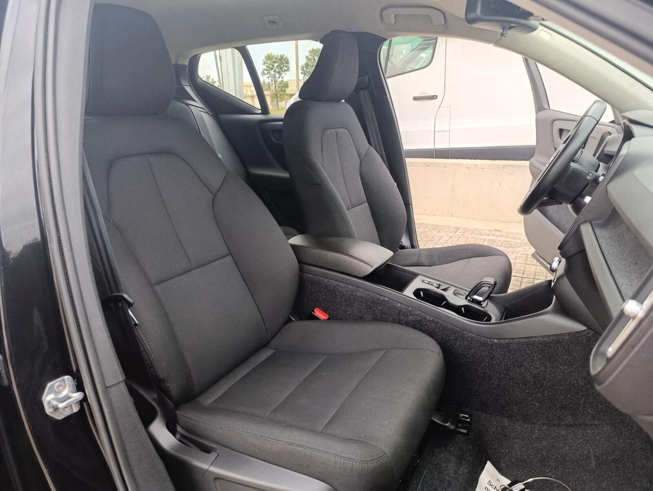 VOLVO XC40 D3 AWD GEEARTRONIC LED/NAV/SENS.POSTERIORI/