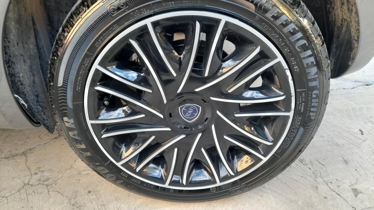Lancia Ypsilon 1.0 FireFly 5 porte S&S Hybrid Gold Plus