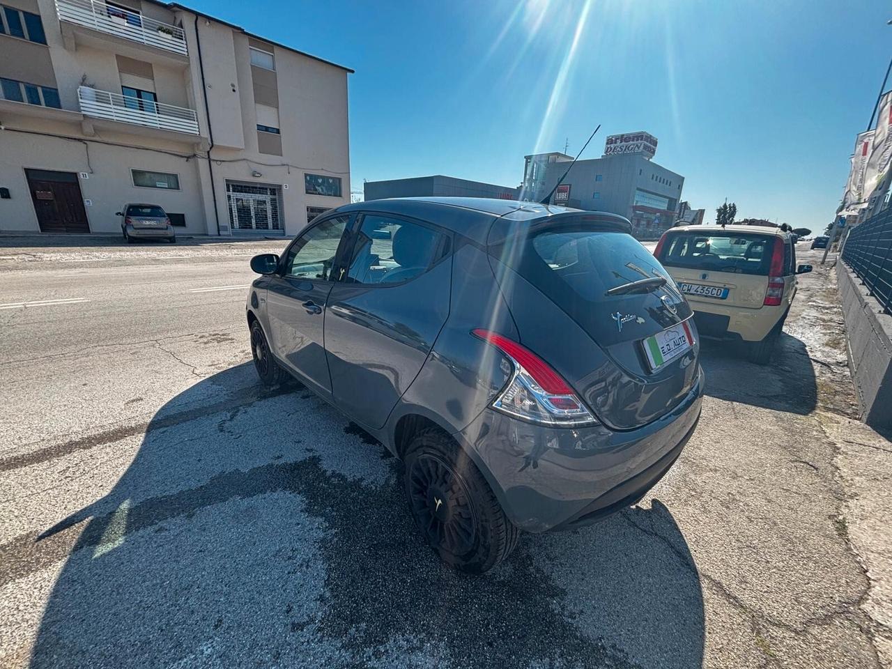 Lancia Ypsilon 0.9 TwinAir 85 CV 5 porte Metano Ecochic Elefantino