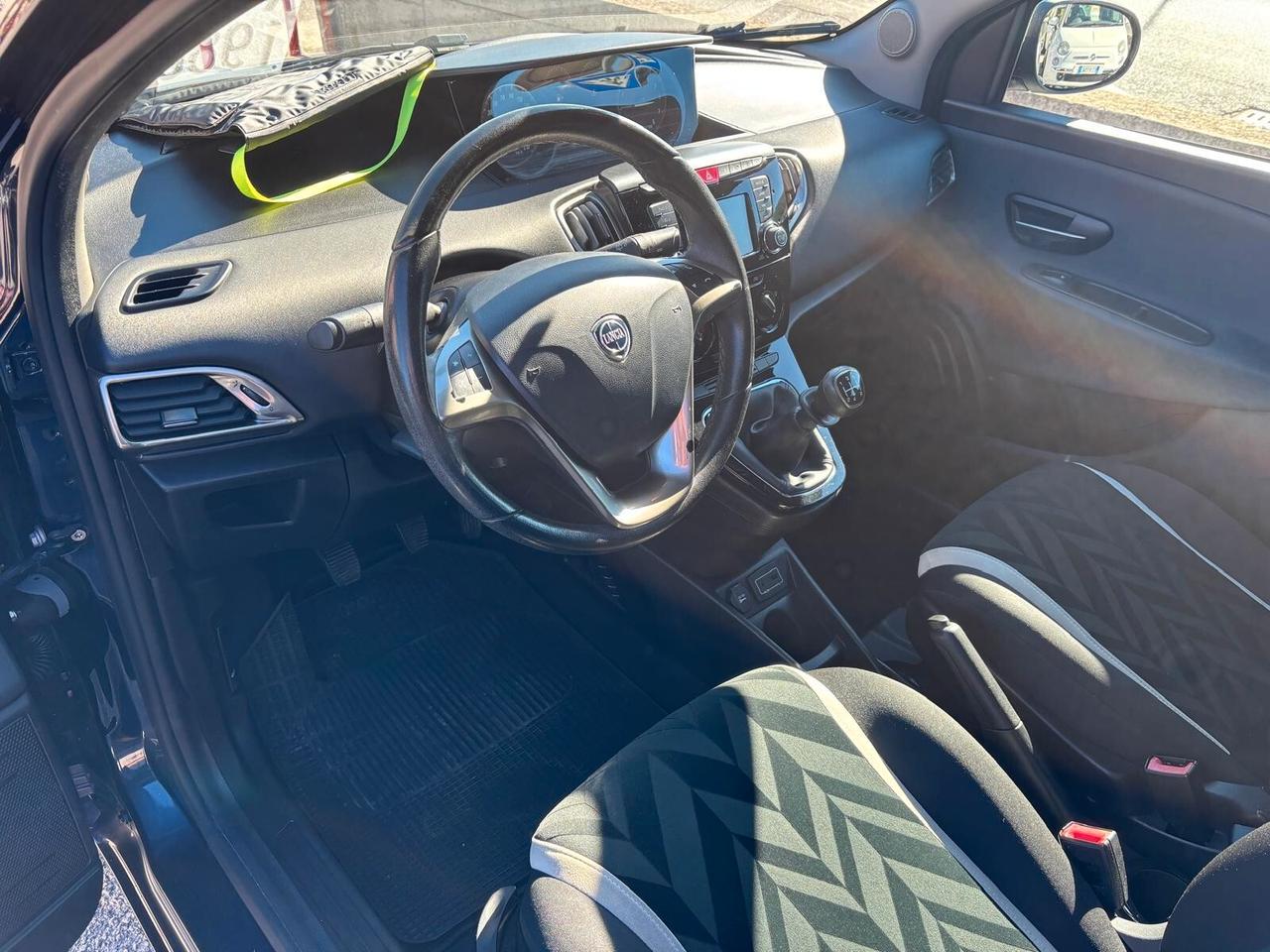 Lancia Ypsilon 0.9 TwinAir 85 CV 5 porte Metano Ecochic Platinum