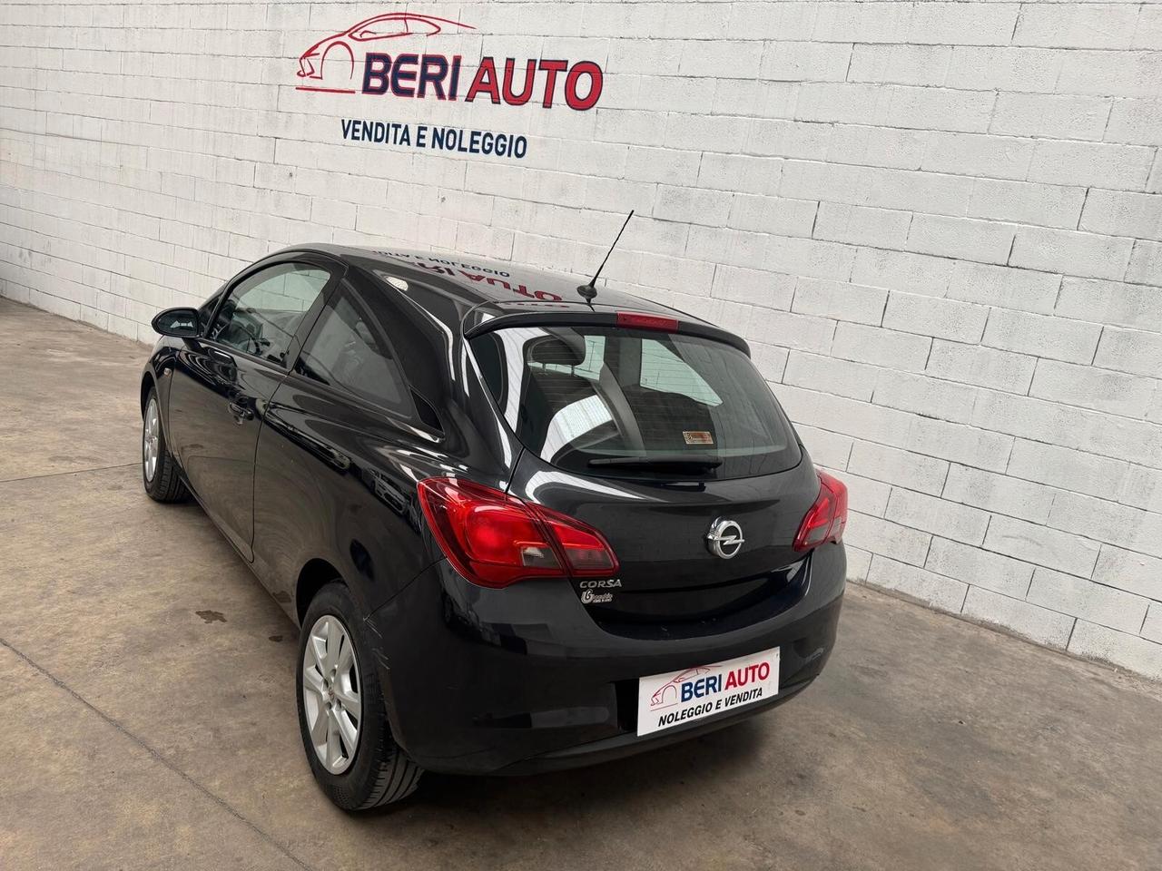 Opel Corsa GPL Tech Coupé b-Color adatta neopatentati