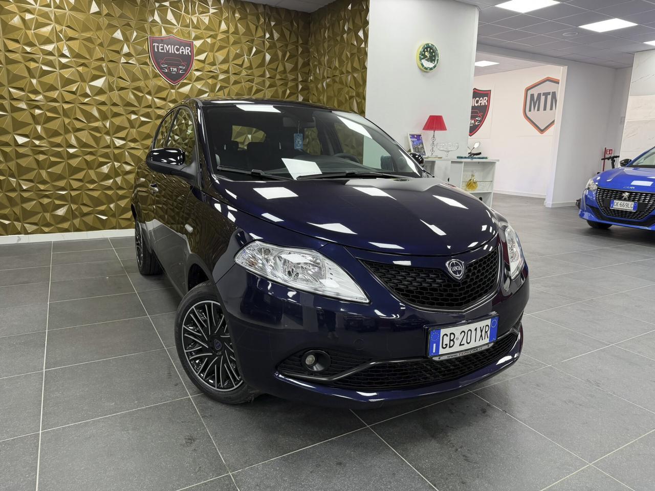 Lancia Ypsilon 1.0 FireFly 5 porte S&S Hybrid Ecochic Silver
