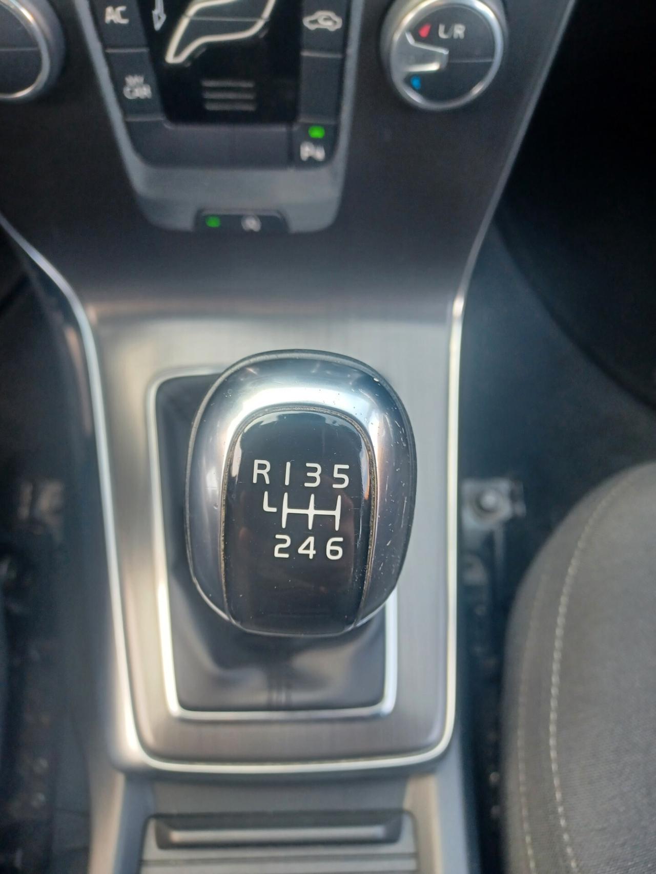 Volvo V40 D2 1.6 Momentum 2015 UNICO PROPRIETARIO