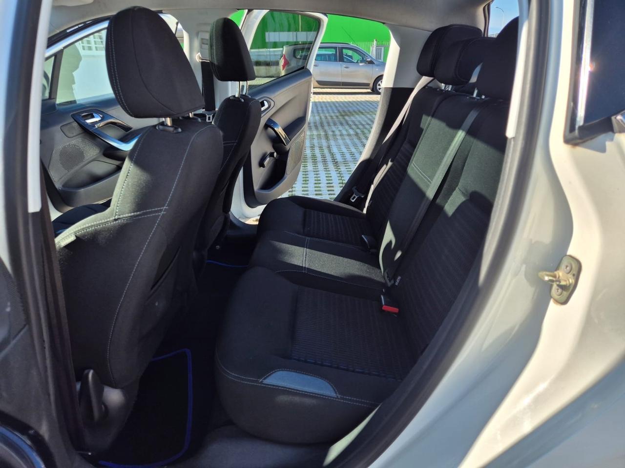 Peugeot 208 1.4 HDi 5 porte Allure tetto panoramico