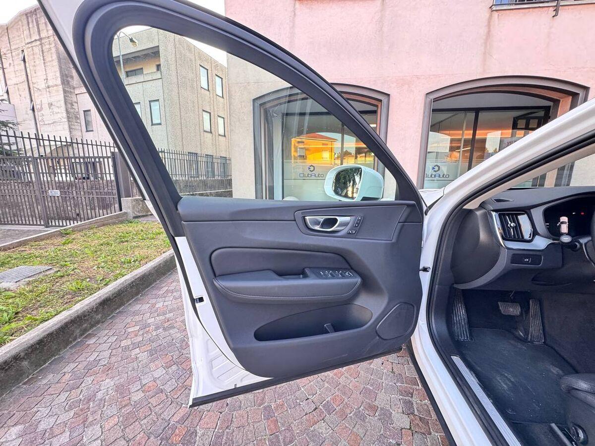 Volvo XC60 2.0 b4 Core awd auto