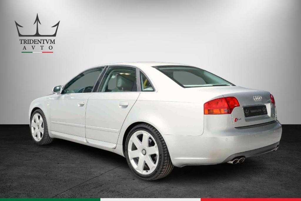 Audi S4 4.2 V8 quattro tiptronic