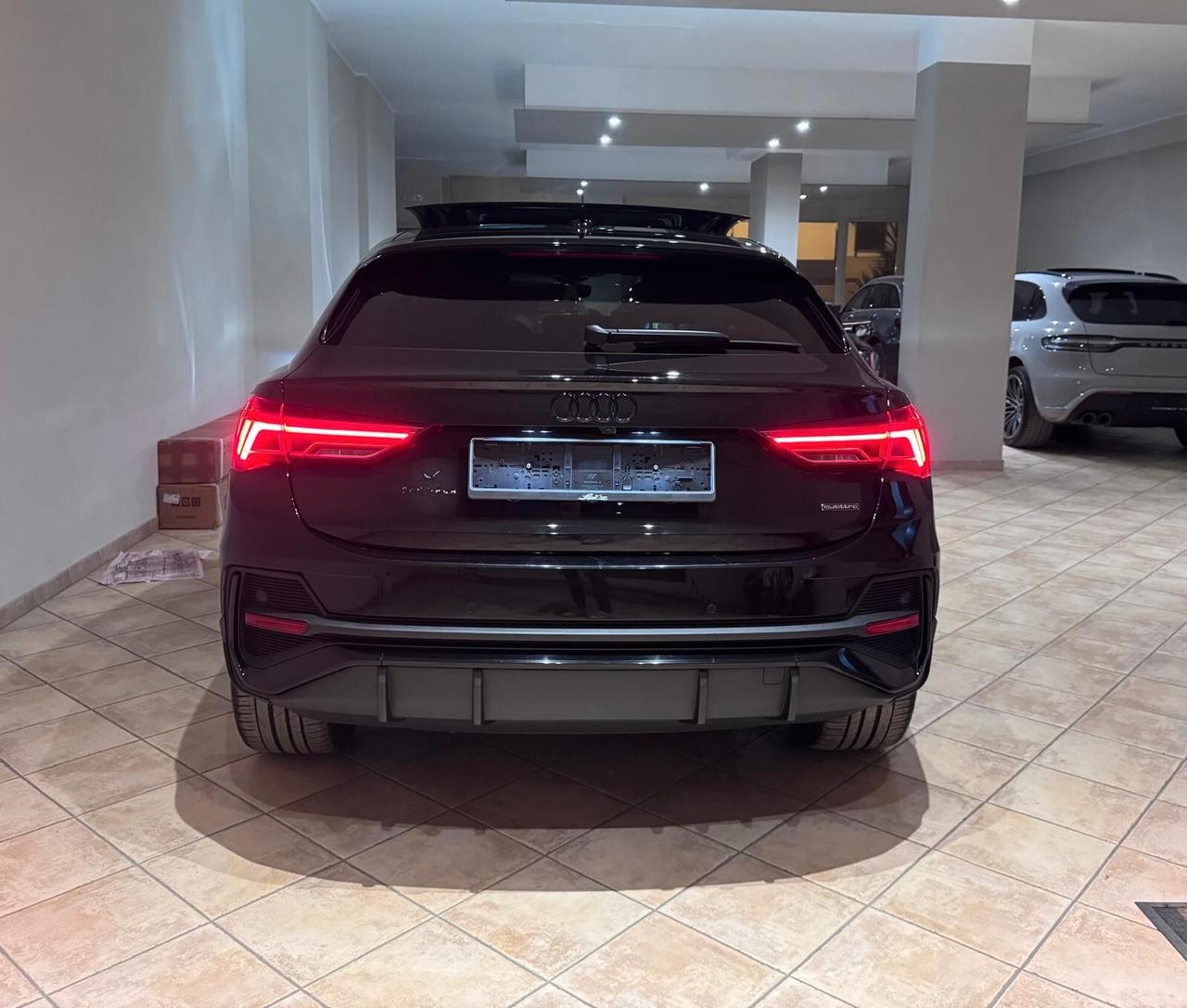 Audi Q3 SPORTBACK SPB 40 TDI quattro S tronic S Line Identity Black Tetto