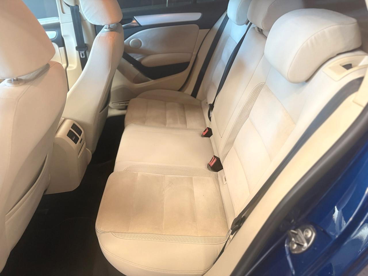 Volkswagen Golf 1.6 TDI DPF DSG 5p. Highline