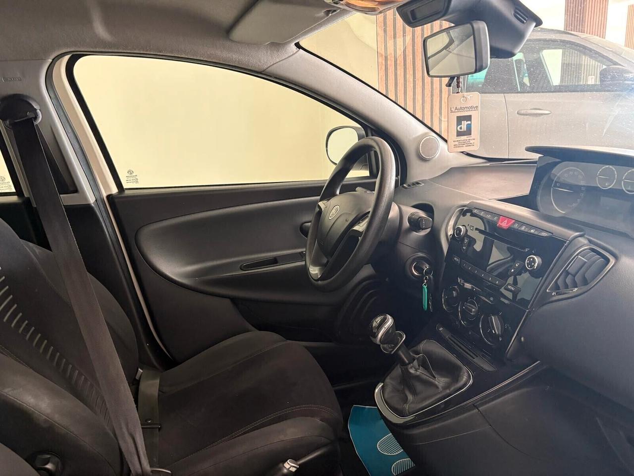 Lancia Ypsilon 1.2 69 CV 5 porte S&S Platinum