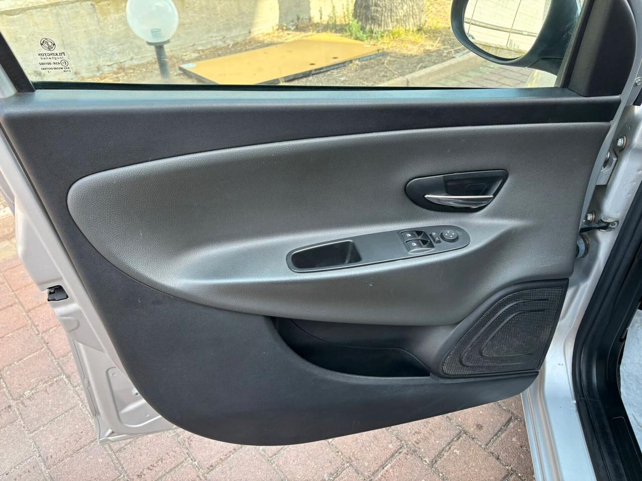 Lancia Ypsilon 1.3 MJT 16V 95 CV 5 porte S&S Platinum/*
