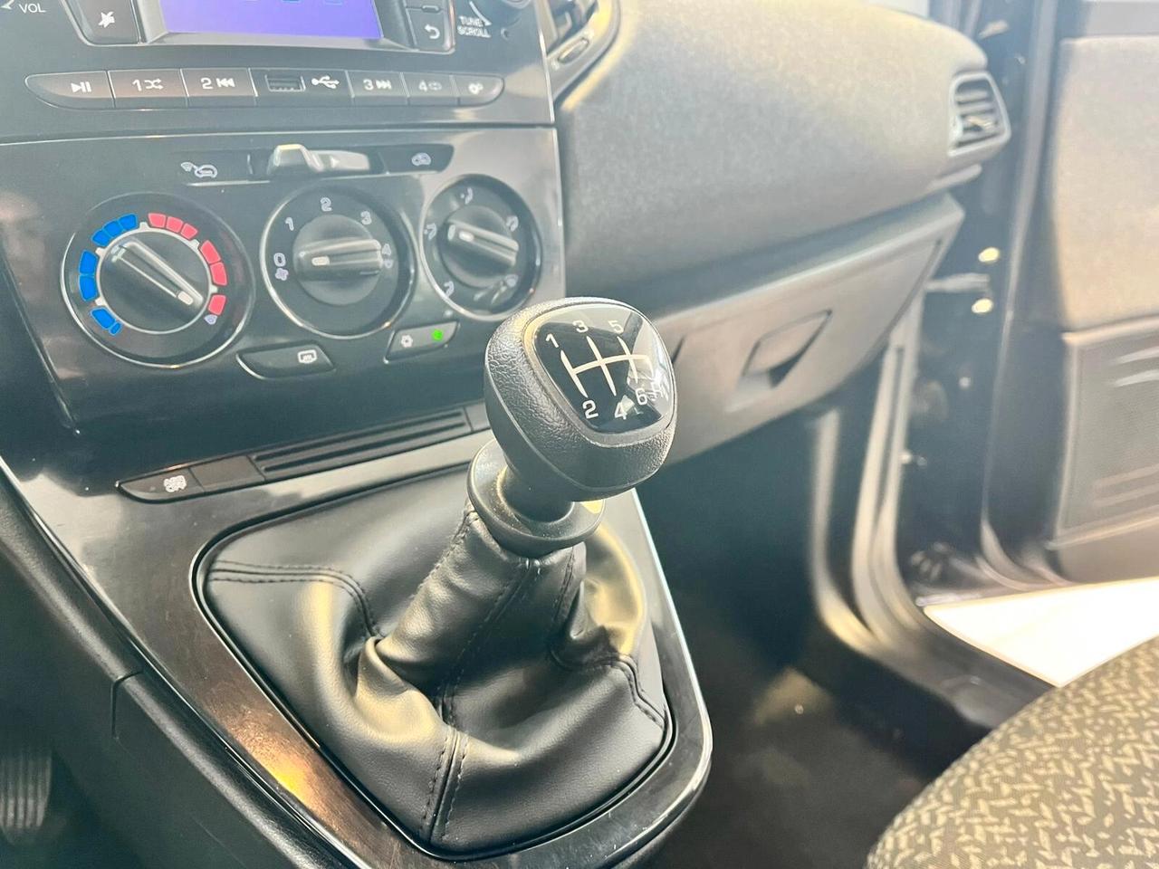 Lancia Ypsilon 1.0 FireFly 5 porte S&S Hybrid Silver