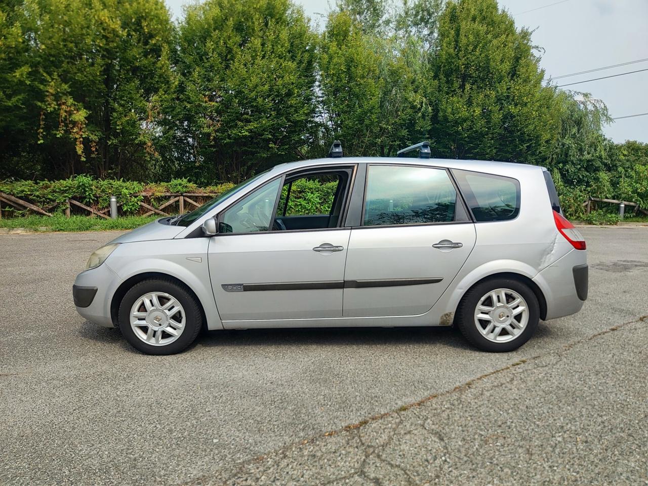 Renault Grand Scénic 1.9 dCi 7 posti