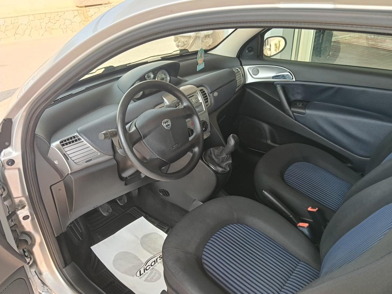 Lancia Ypsilon 1.3 MJT 75 CV Argento