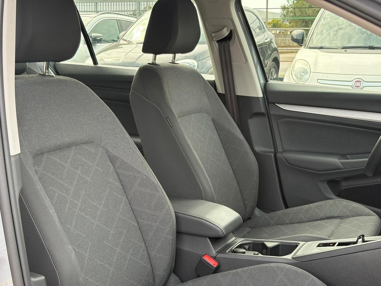 Volkswagen Golf 1.0 eTSI EVO DSG Life