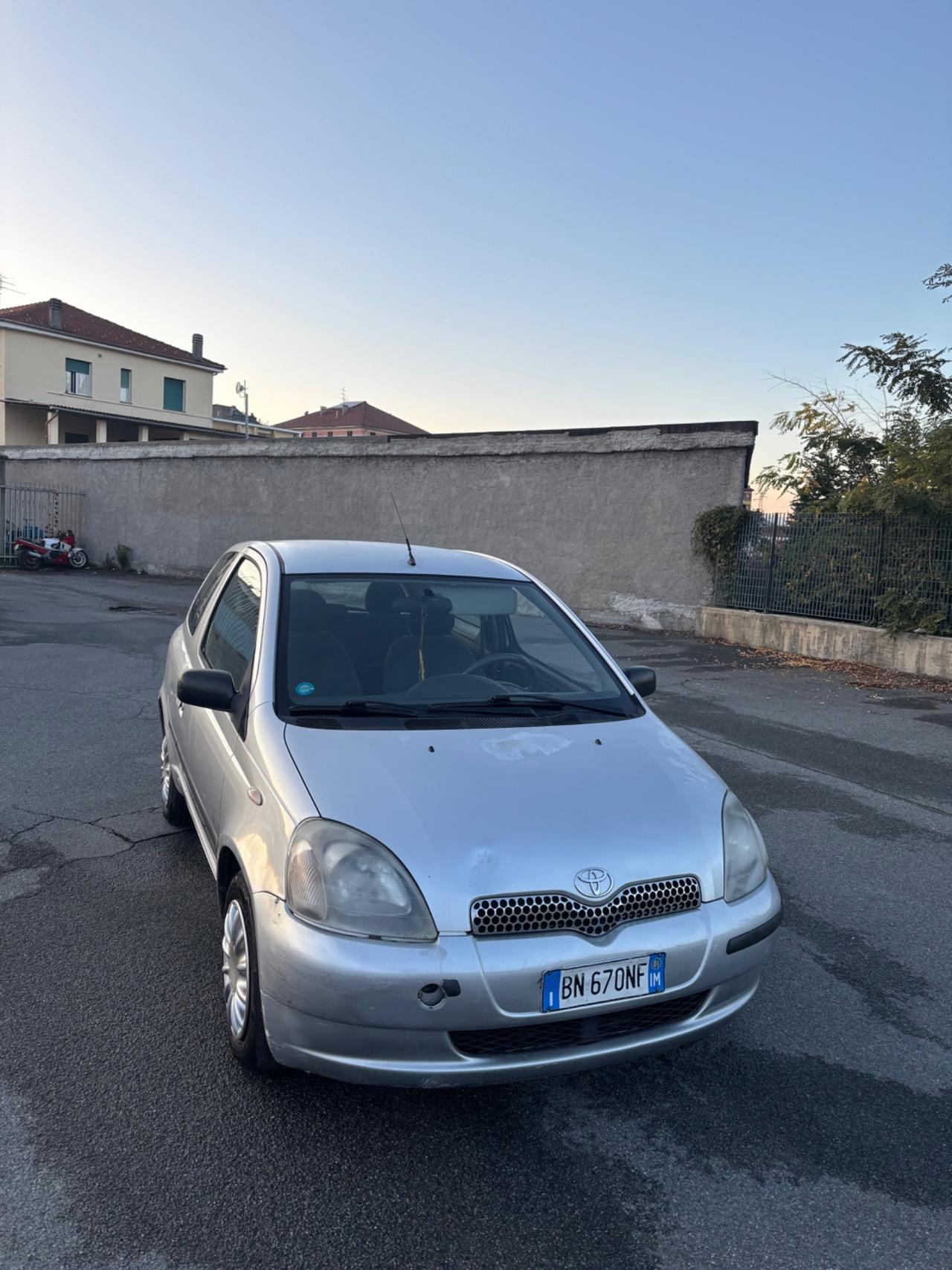 Toyota Yaris 1.0i 16V cat 3 porte Sol