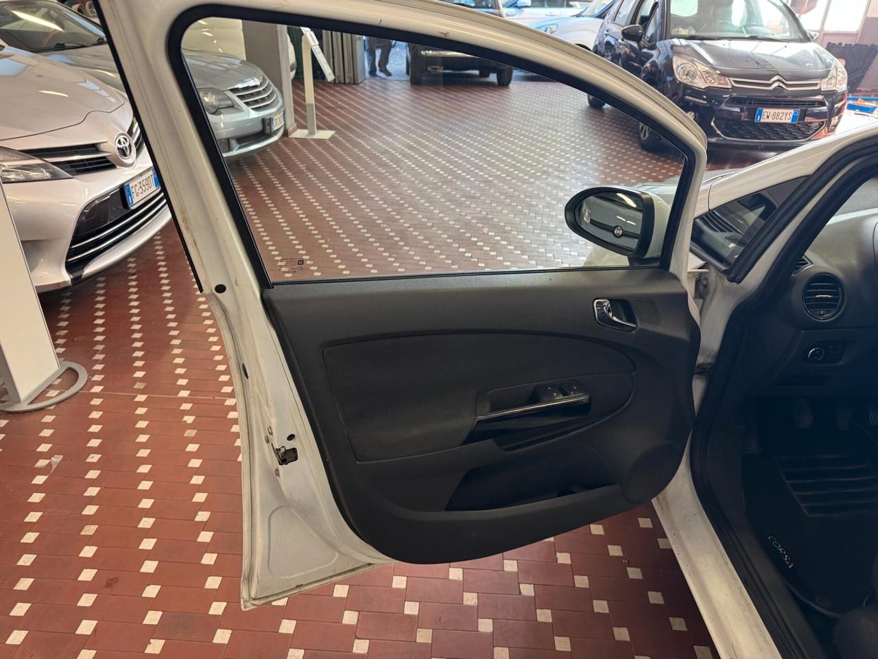 Opel Corsa 1.2 5 porte Cosmo - IDEALE PER NEOPATENTATI