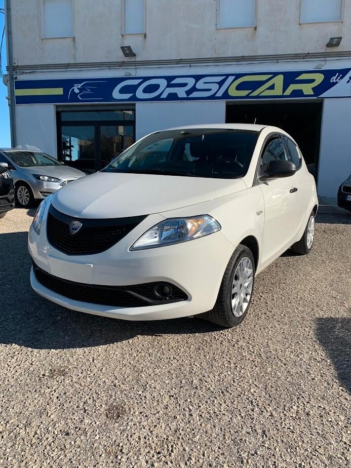 Lancia Ypsilon 1.2 69 CV 5 porte GPL Ecochic Elefantino Blu