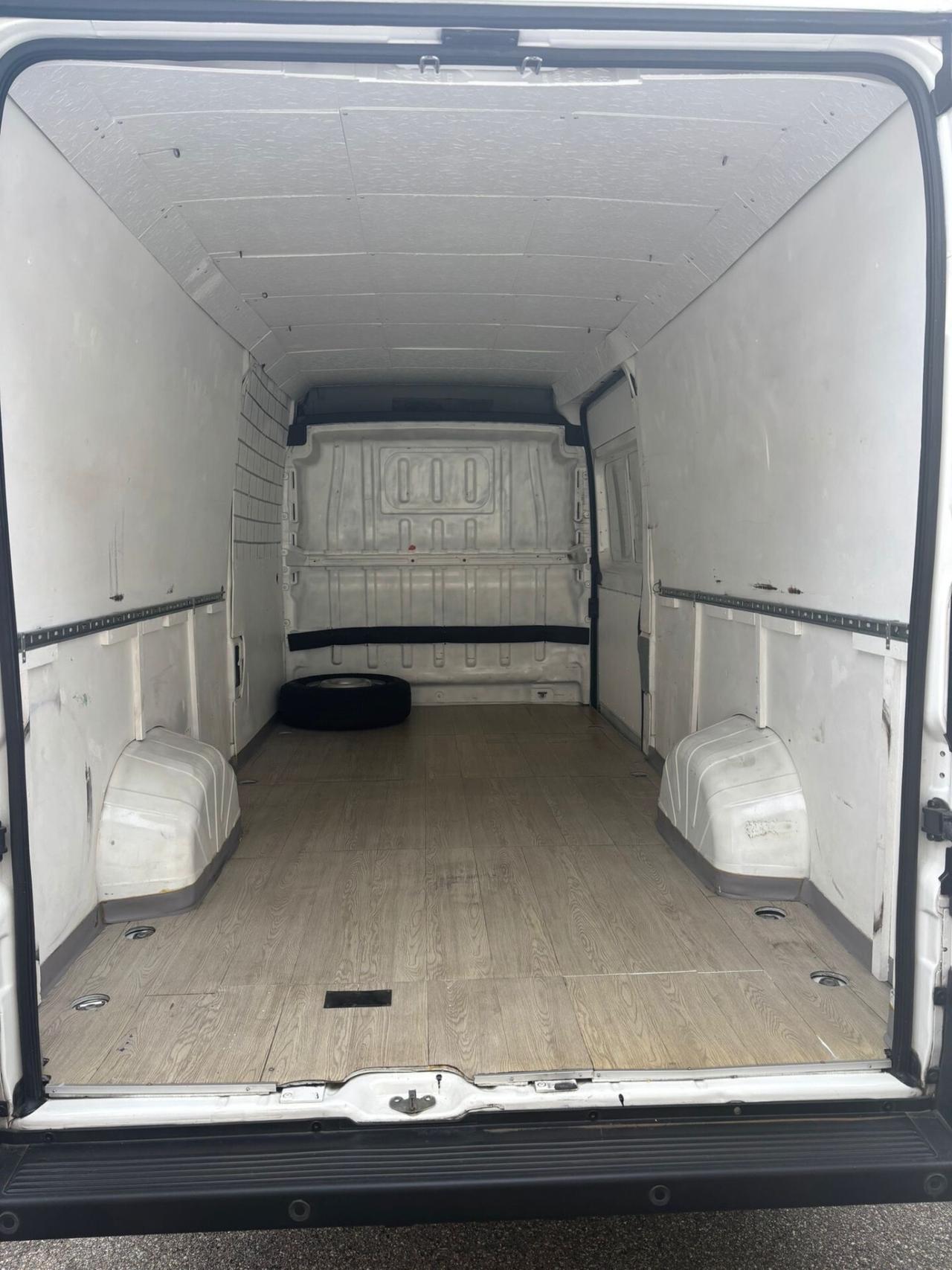 Peugeot Boxer 330 BlueHDi 140