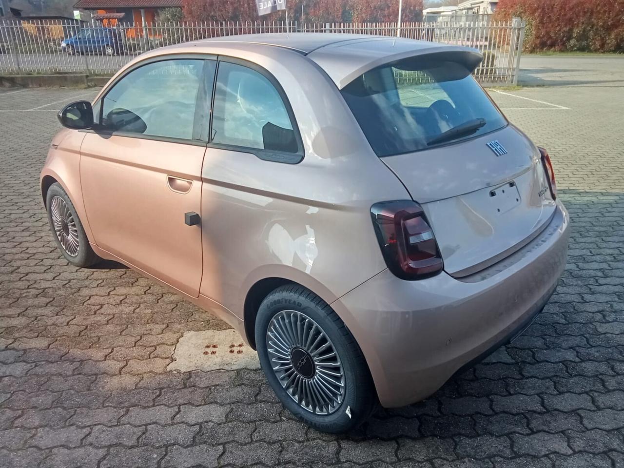 Fiat 500 Berlina Hybrid Icon