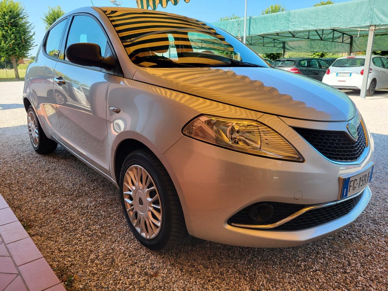 Lancia Ypsilon 1.2 69 CV 5 porte Silver