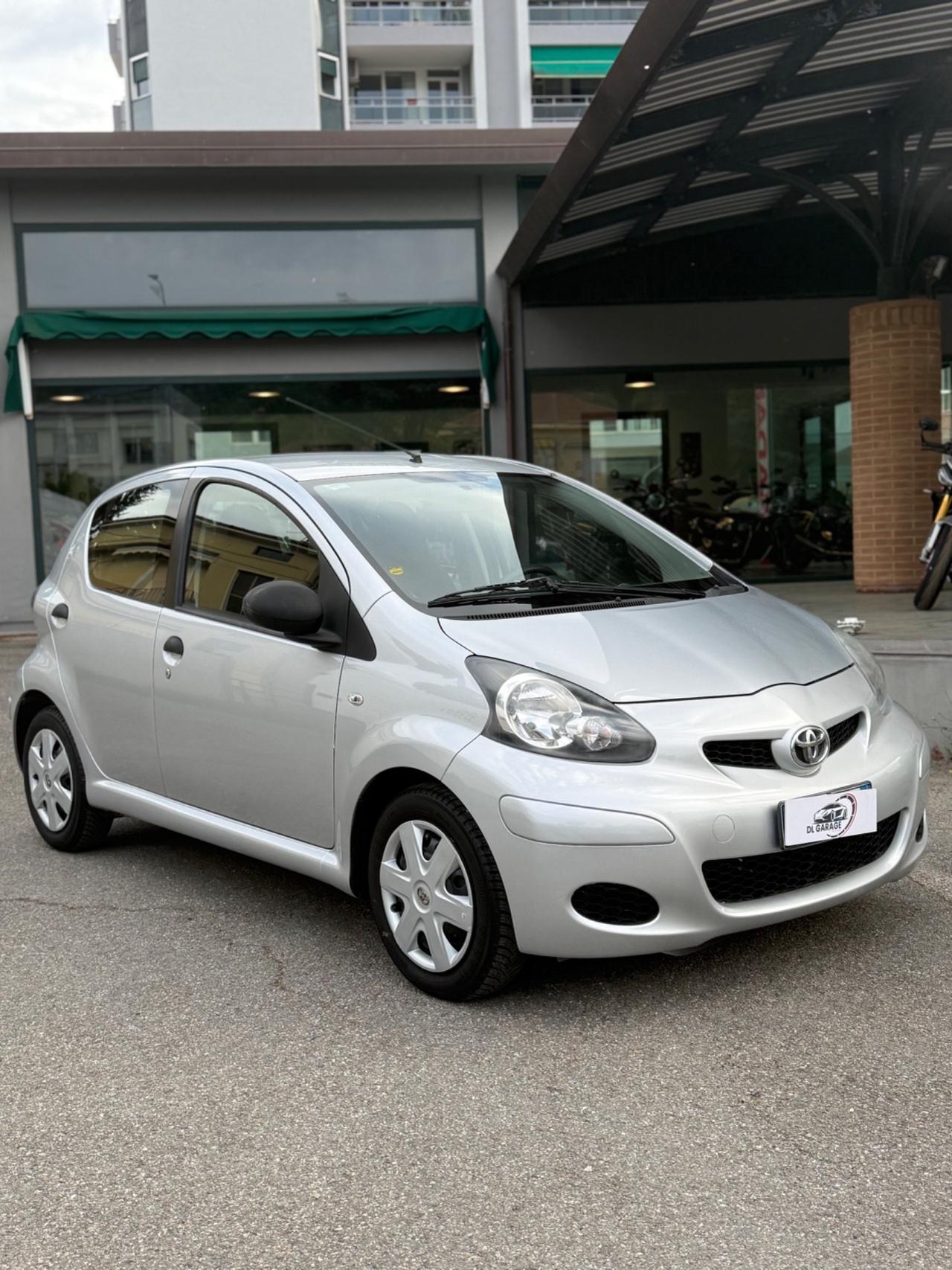 Toyota Aygo 1.0 12V VVT-i 5 porte Sol Connect