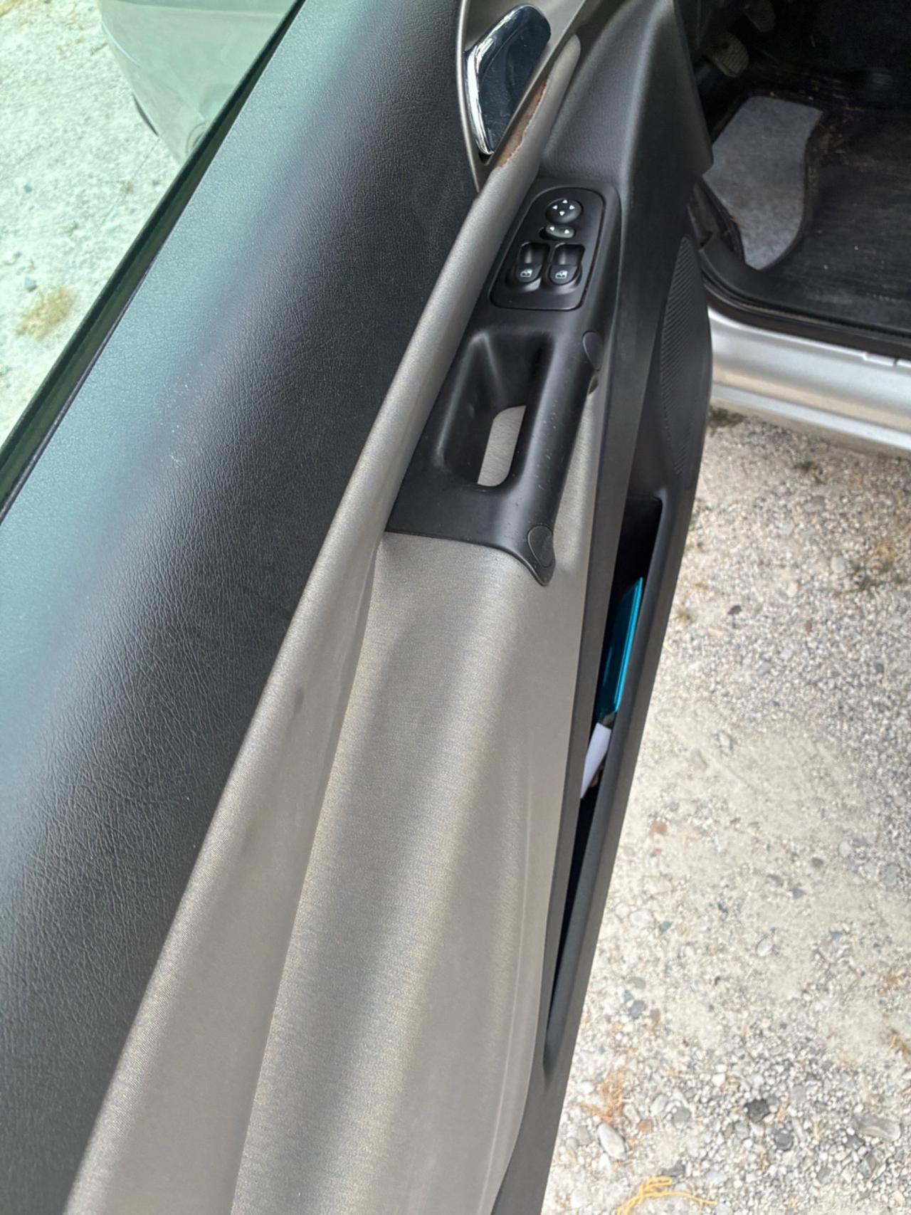 Lancia Ypsilon 1.2 16V Argento