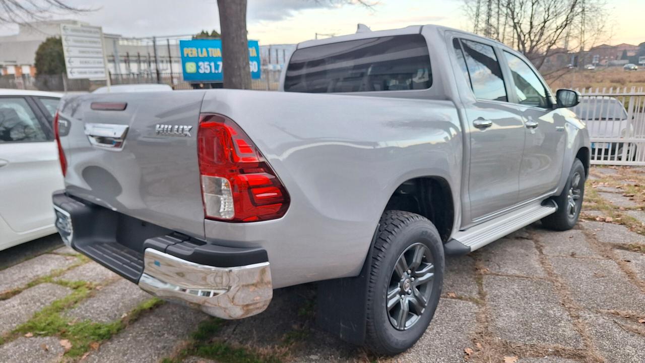 Toyota Hilux 2.8 D 4WD 4 porte Double Cab lounge