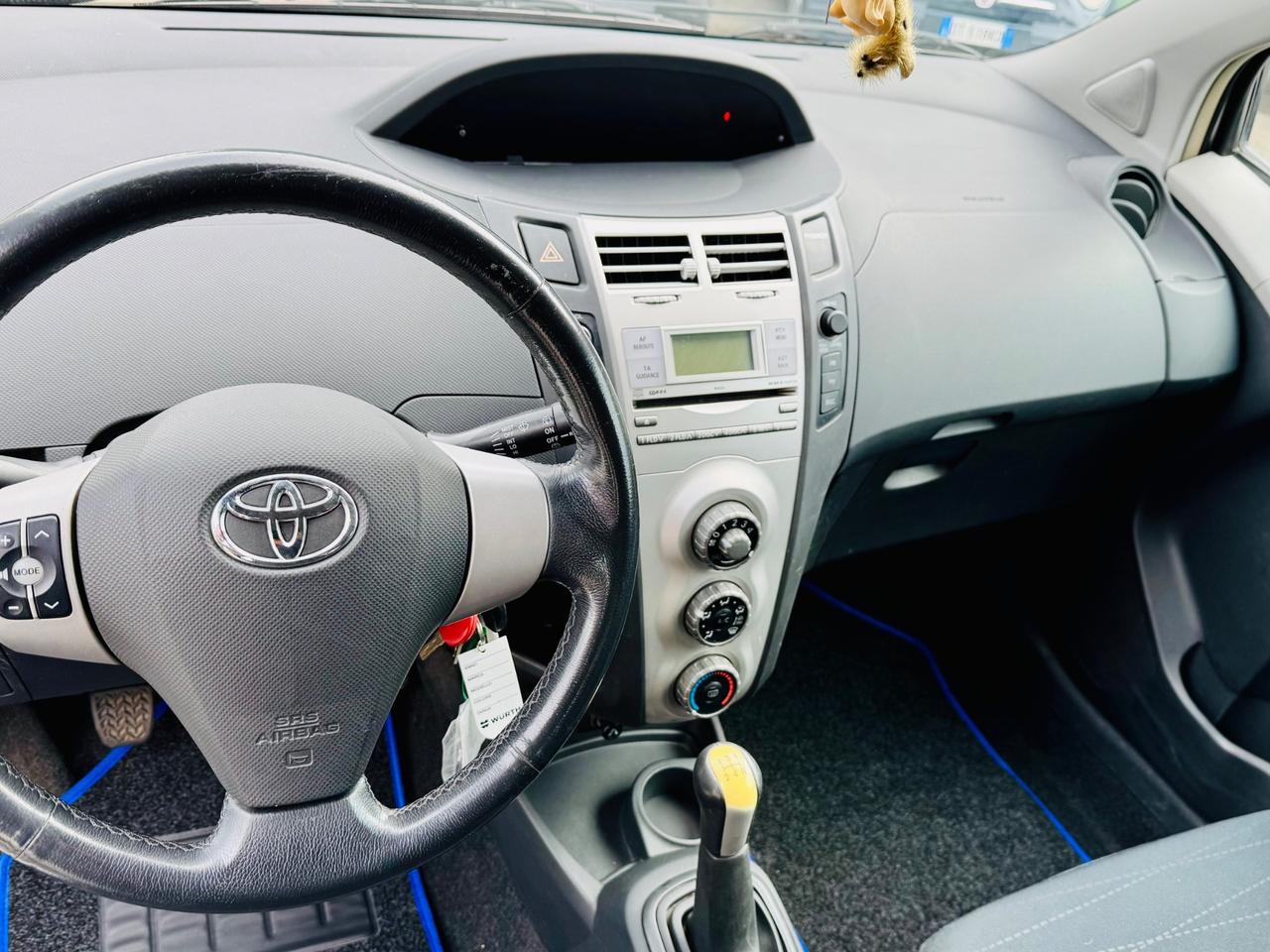 Toyota Yaris 1.0 3 porte Sol 100 mila km OK NEOPATENTATI