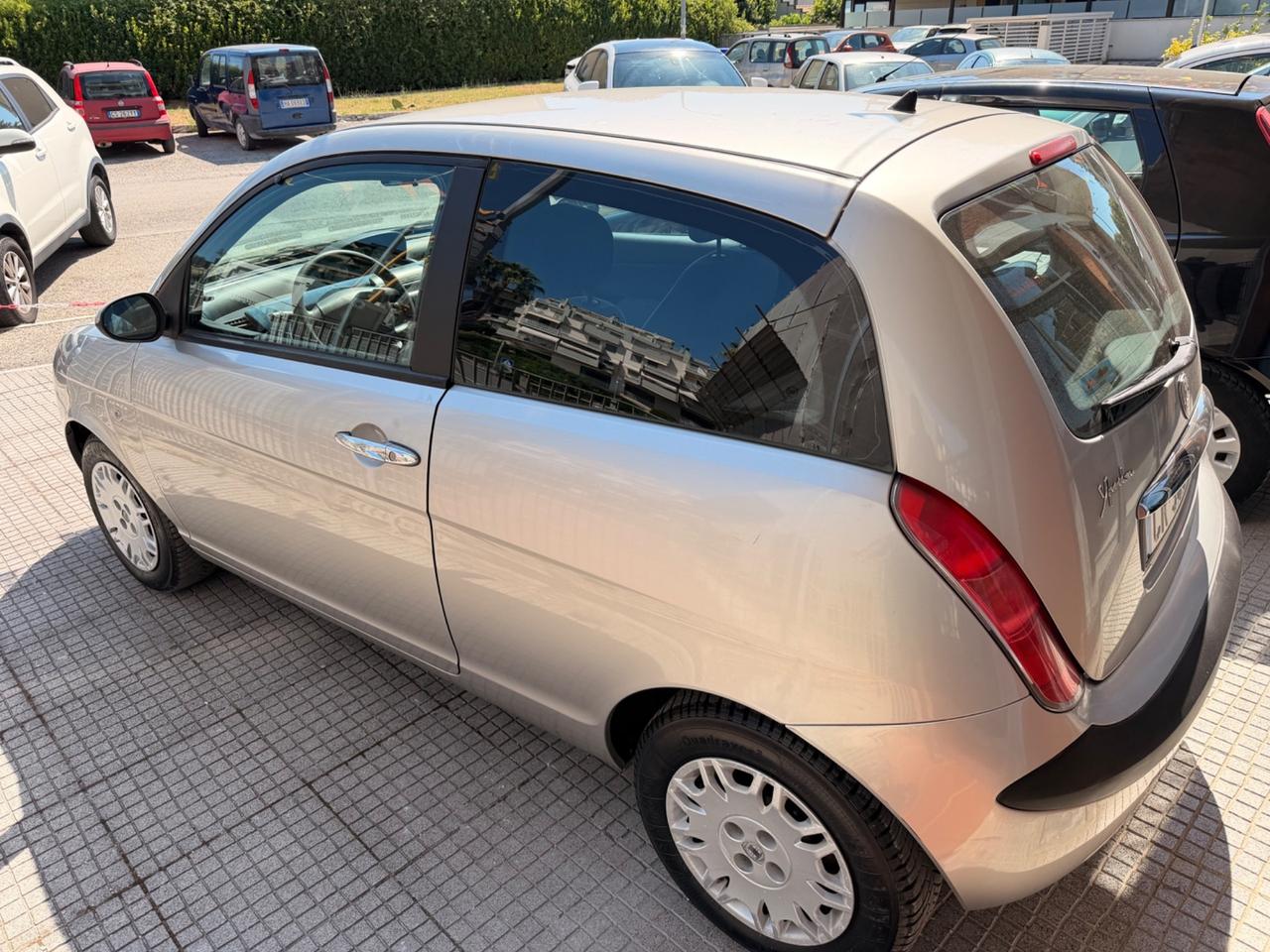 Lancia Ypsilon 1.2 16V Argento