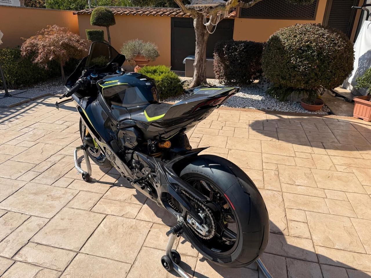 Ducati Panigale V4 Lamborghini 1 OF 630
