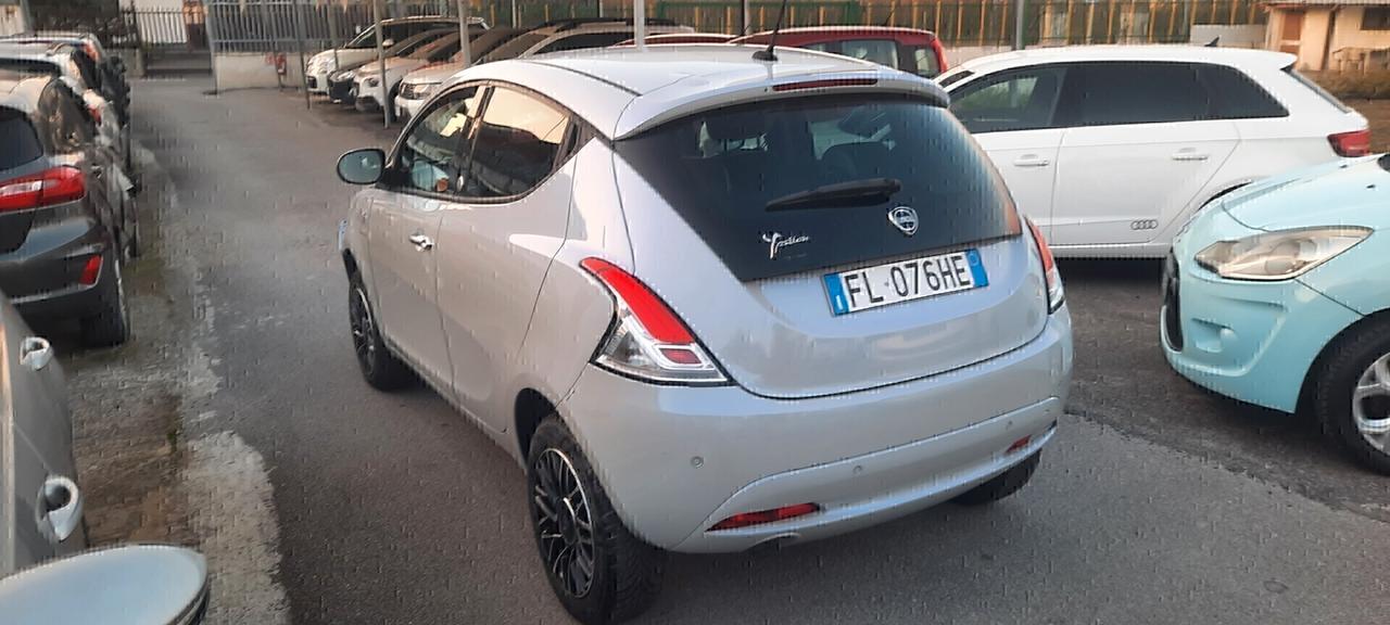 Lancia Ypsilon 0.9 TwinAir 85 CV 5 porte Metano Ecochic Mya
