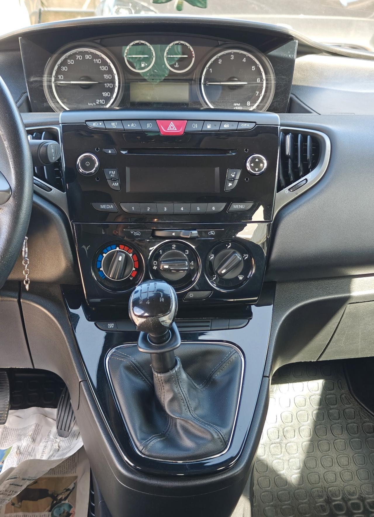 Lancia Ypsilon 0.9 TwinAir 85 CV 5 porte Metano Ecochic Elefantino