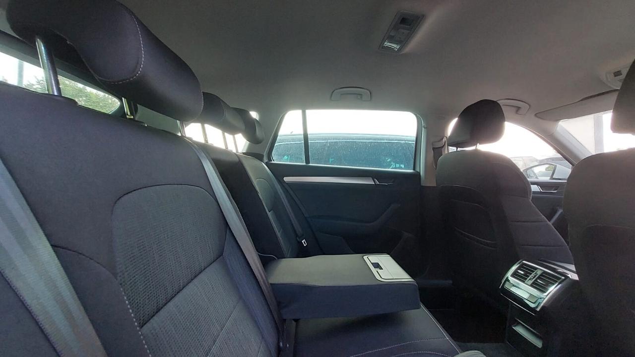 Skoda Superb 1.6 Cambio Automatico Neopatentati