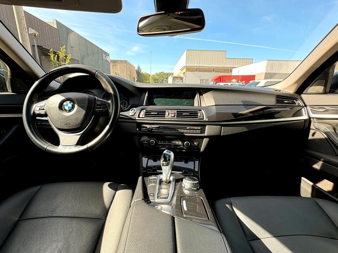 BMW 520D sw aut-Pelle,Tetto,Navi-EURO 6-2016