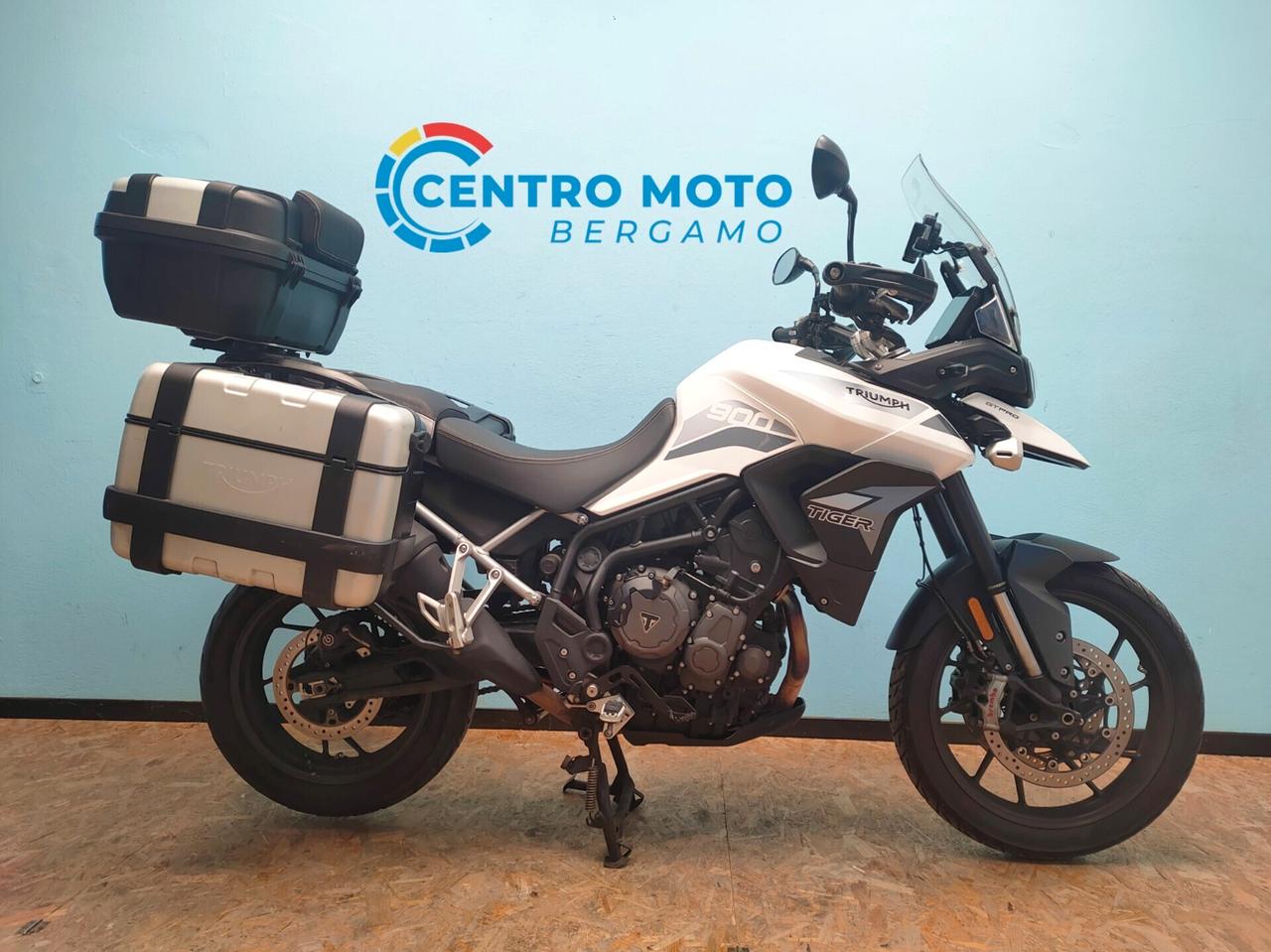 Triumph Tiger 900 GT PRO con tris borse originali