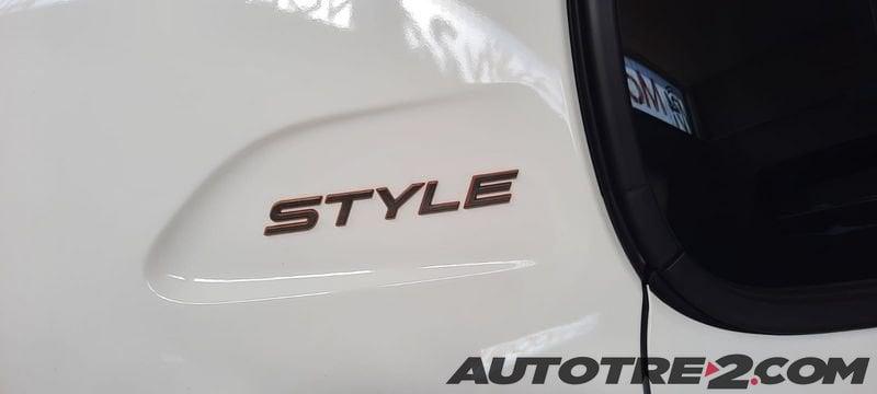 Peugeot 208 208 1.2 turbo Style 100cv da € 14350 !! detax