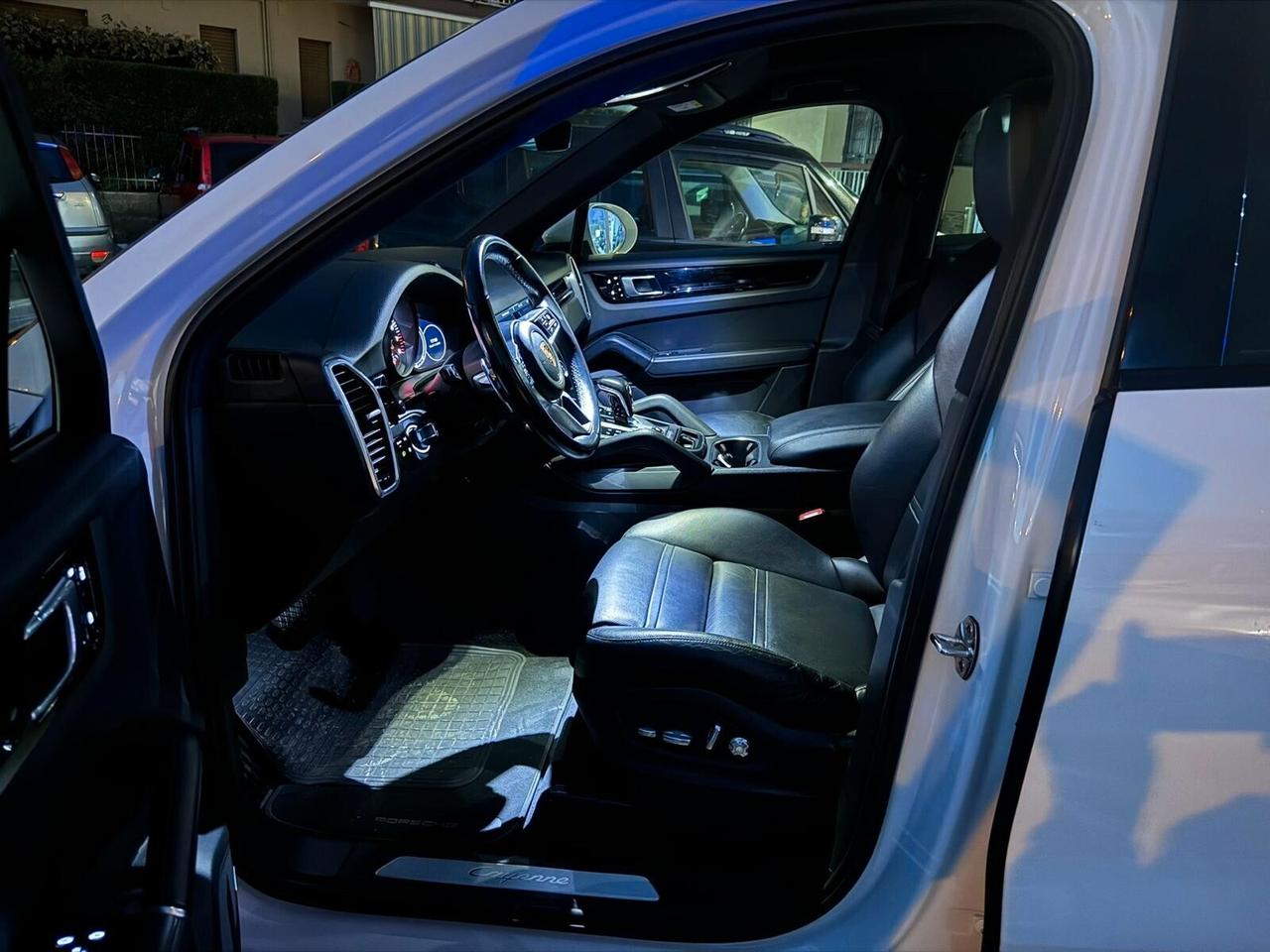 Porsche Cayenne Coupé 3.0 V6 CARPLAY/KEYLESS/CHRONO/PANO