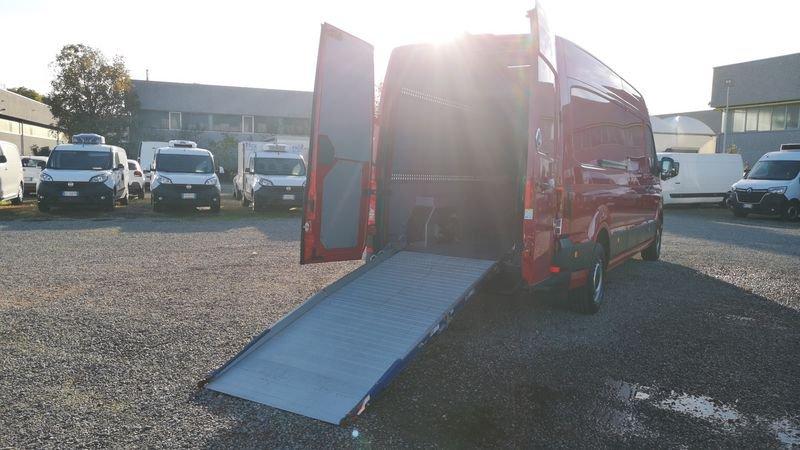 Volkswagen Crafter 35 2.0 TDI 140CV PL-TA Furgone con rampa moto