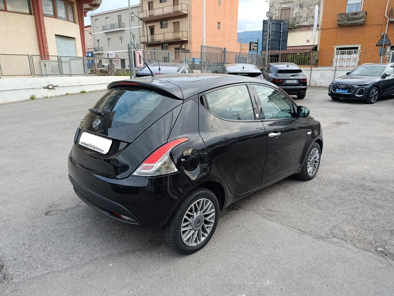 Lancia Ypsilon 1.2 69 CV 5 porte GPL Ecochic Silver