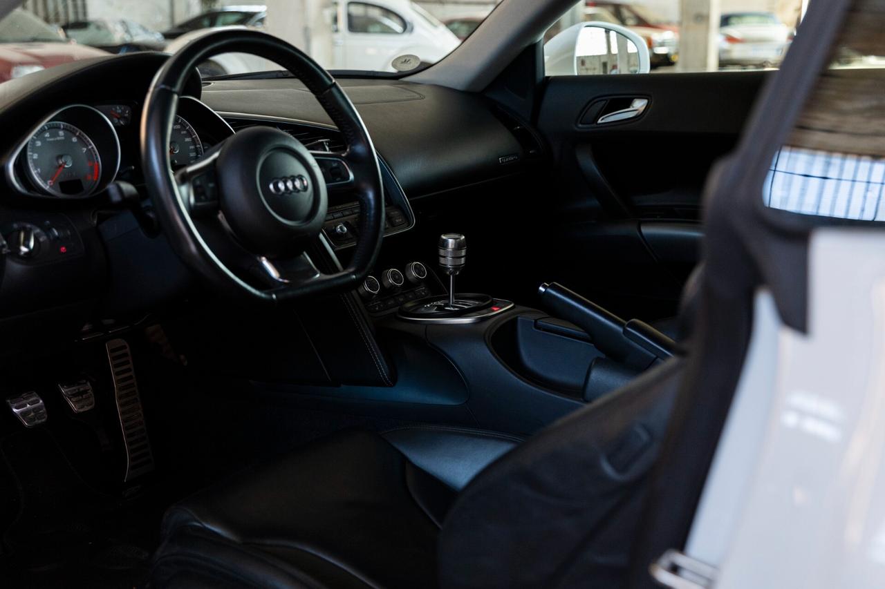 Audi R8 4.2 V8 FSI quattro