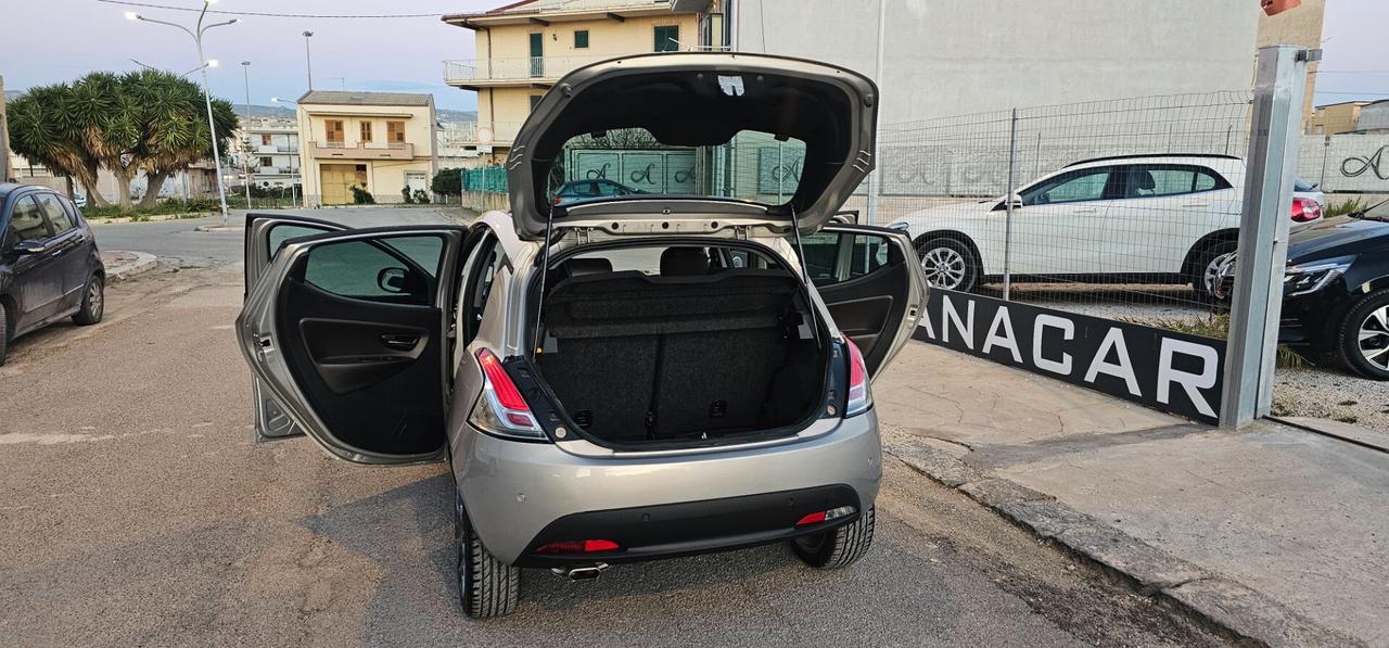 Lancia Ypsilon 1.2 69 CV 5 porte Platinum