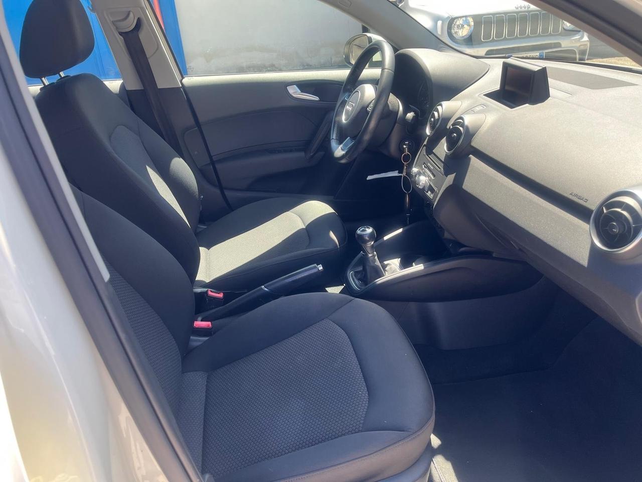 Audi A1 5P-1.6 tdi/90cv-full-2014