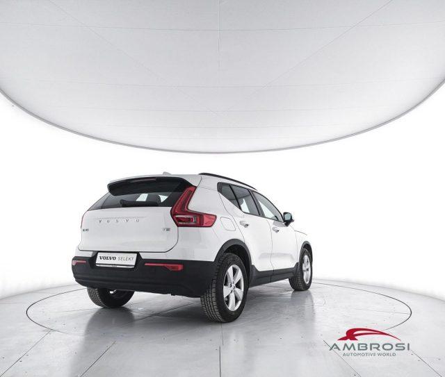 VOLVO XC40 T2 Momentum Core