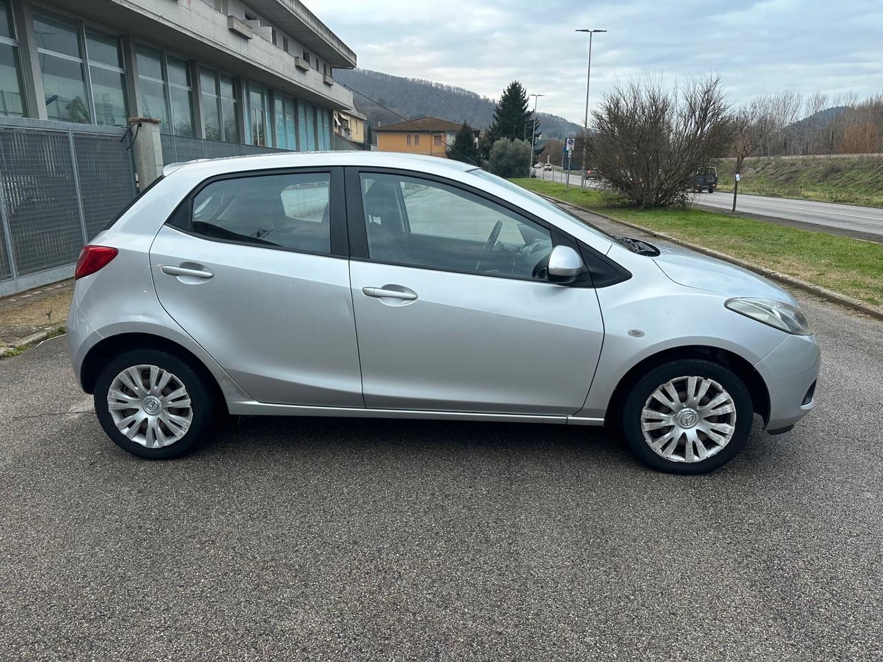 Mazda 2 1.4 TD 68CV 5p. Fun ok neo patentati