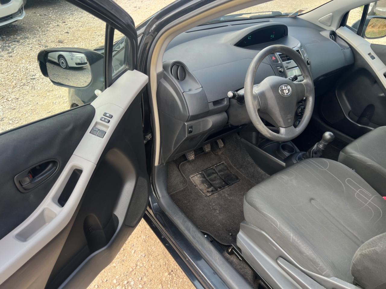 Toyota Yaris 1.0 3 porte NEOPATENTATI